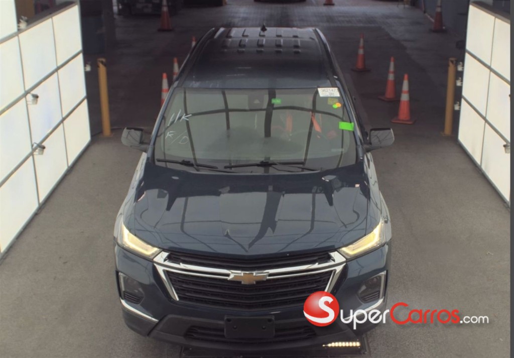 2022 Chevrolet Traverse LS — foto 2 / 12