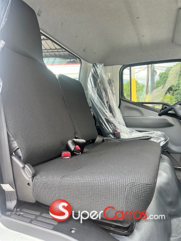 2027 Mitsubishi Motors Canter Chassis 14 pies — foto 6 / 12