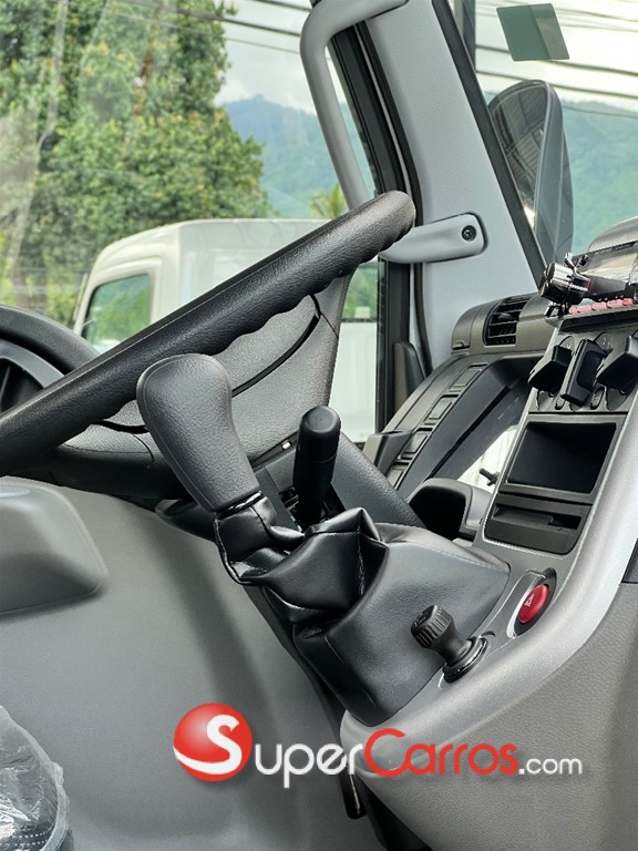 2027 Mitsubishi Motors Canter Chassis 14 pies — foto 9 / 12