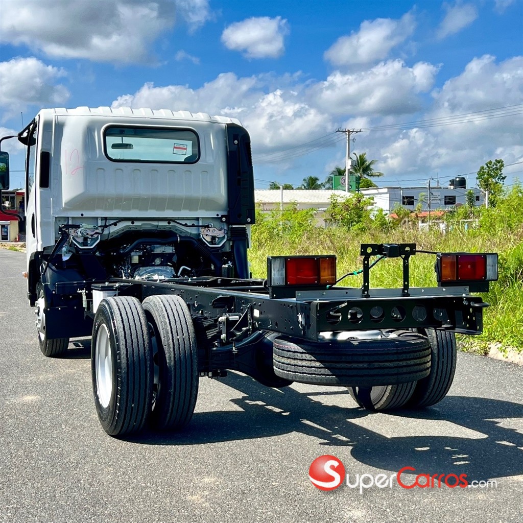 2027 Isuzu NPR 14 pies — foto 3 / 10