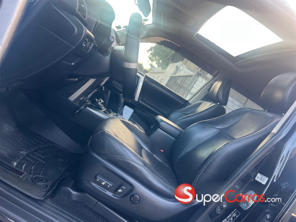 2015 Toyota 4 Runner Limited Nightshade — foto 8 / 11