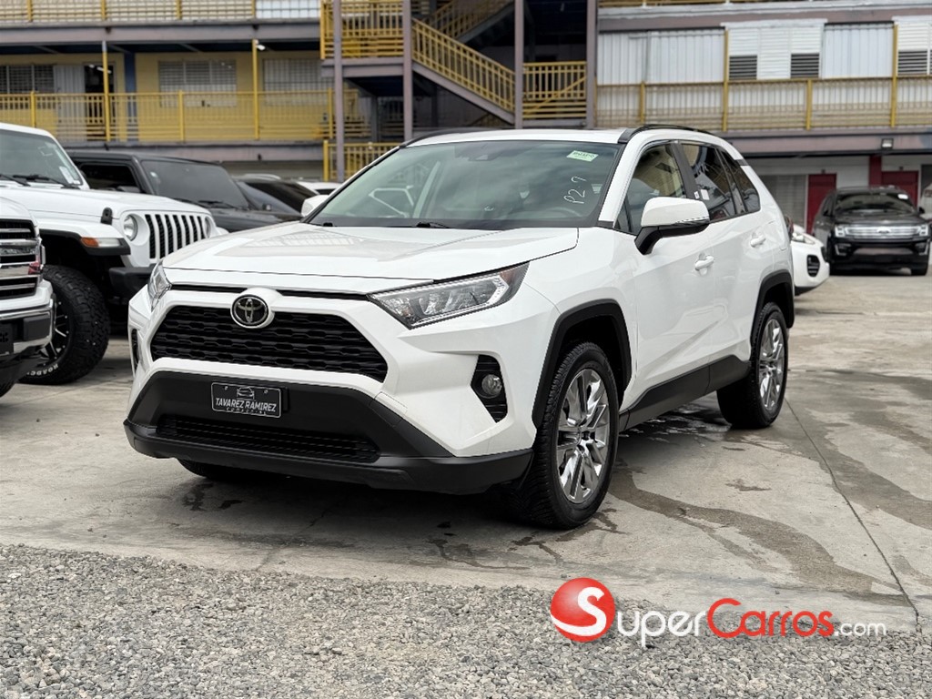 2020 Toyota RAV4 XLE Premium — foto 2 / 10