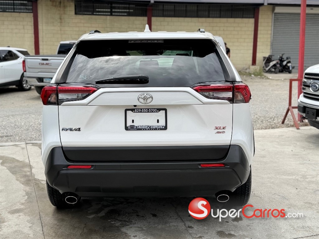 2020 Toyota RAV4 XLE Premium — foto 4 / 10