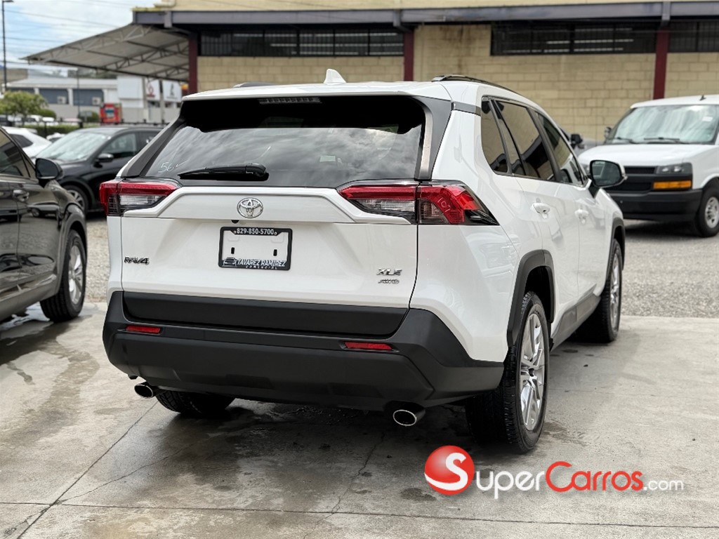 2020 Toyota RAV4 XLE Premium — foto 5 / 10