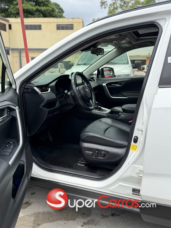 2020 Toyota RAV4 XLE Premium — foto 7 / 10