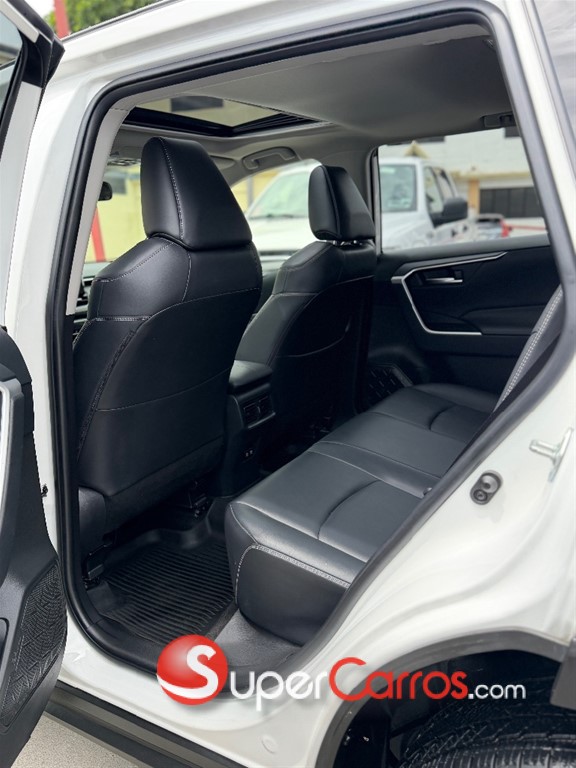 2020 Toyota RAV4 XLE Premium — foto 8 / 10