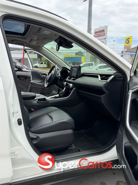 2020 Toyota RAV4 XLE Premium — foto 9 / 10