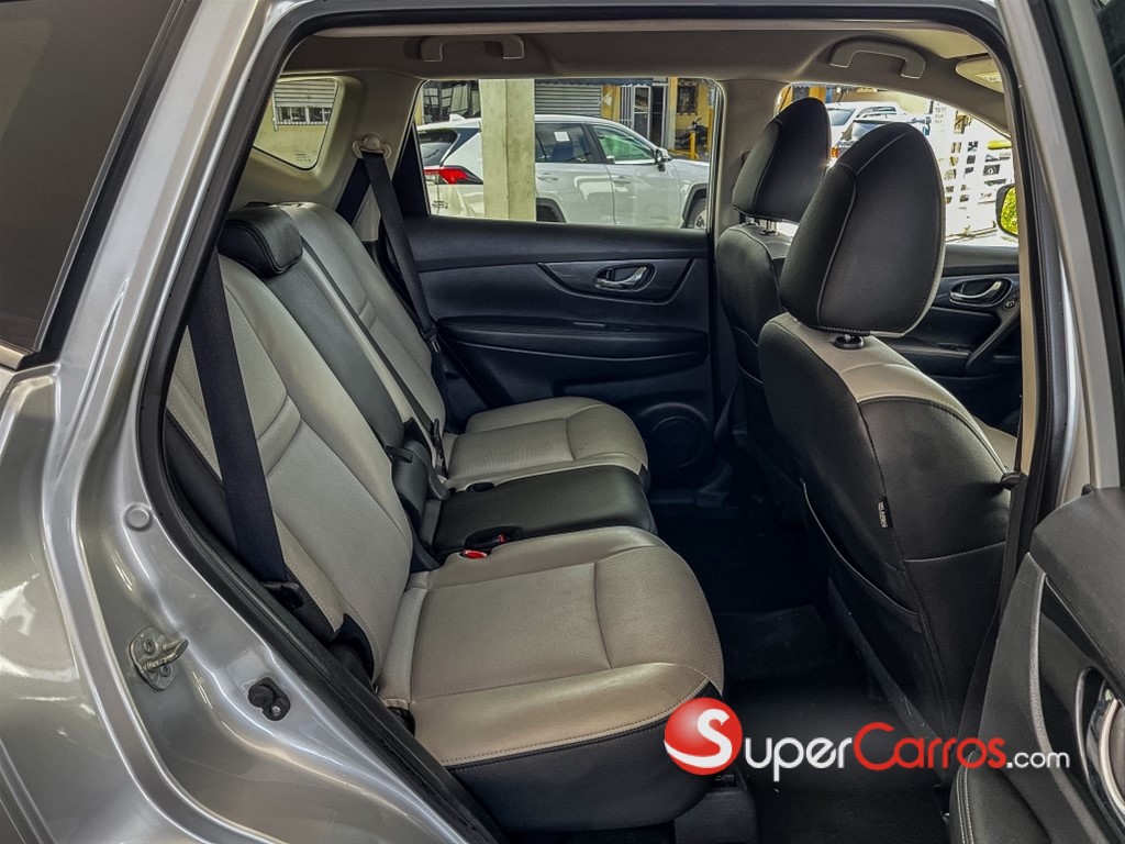 2020 Nissan Rogue SV — foto 7 / 11