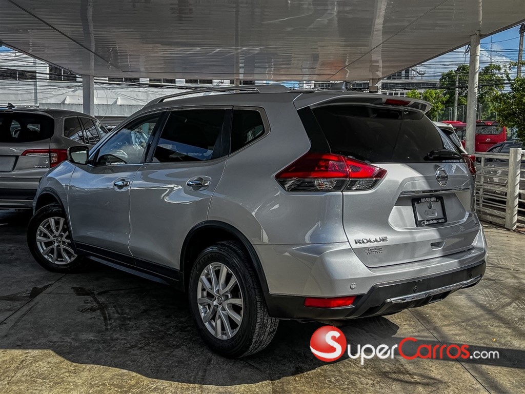 2020 Nissan Rogue SV — foto 8 / 11
