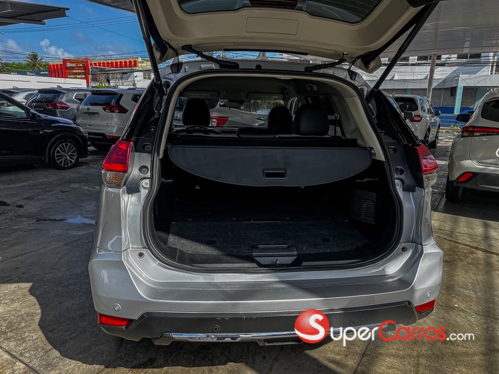 2020 Nissan Rogue SV — foto 9 / 11