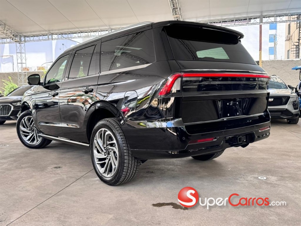 2026 Lincoln Navigator Reserve II — foto 9 / 12