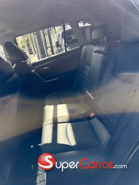 2022 Toyota RAV4 XLE Premium — foto 9 / 11