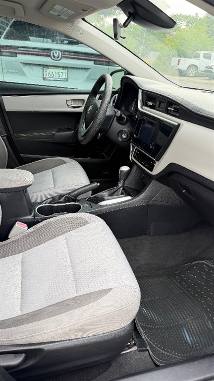 2019 Toyota Corolla LE — foto 7 / 10