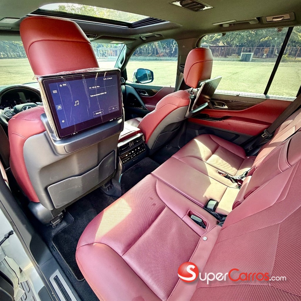 2025 Lexus LX 700 H Urban — foto 10 / 11