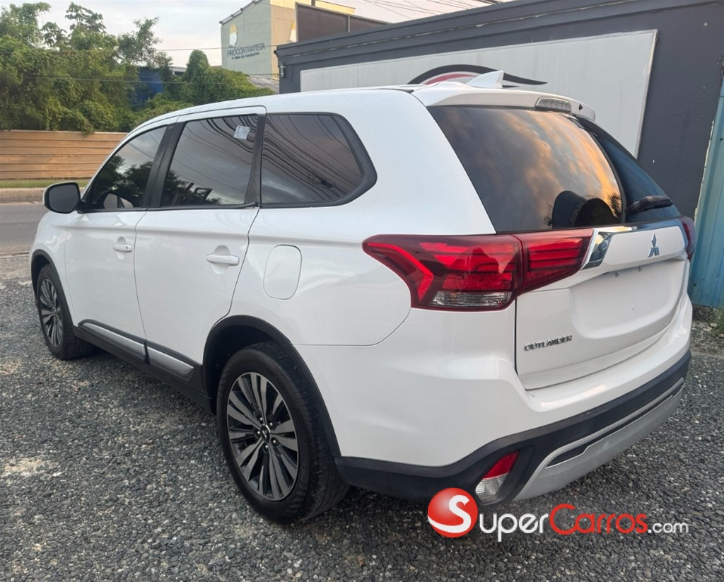 2020 Mitsubishi Motors Outlander SE — foto 4 / 10