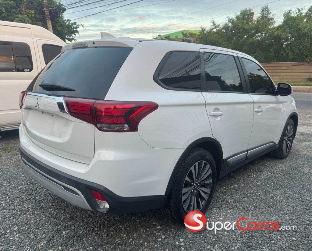 2020 Mitsubishi Motors Outlander SE — foto 5 / 10