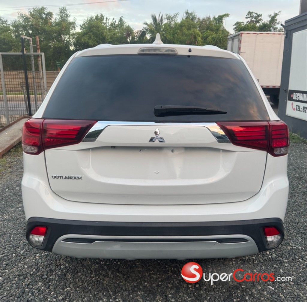 2020 Mitsubishi Motors Outlander SE — foto 6 / 10