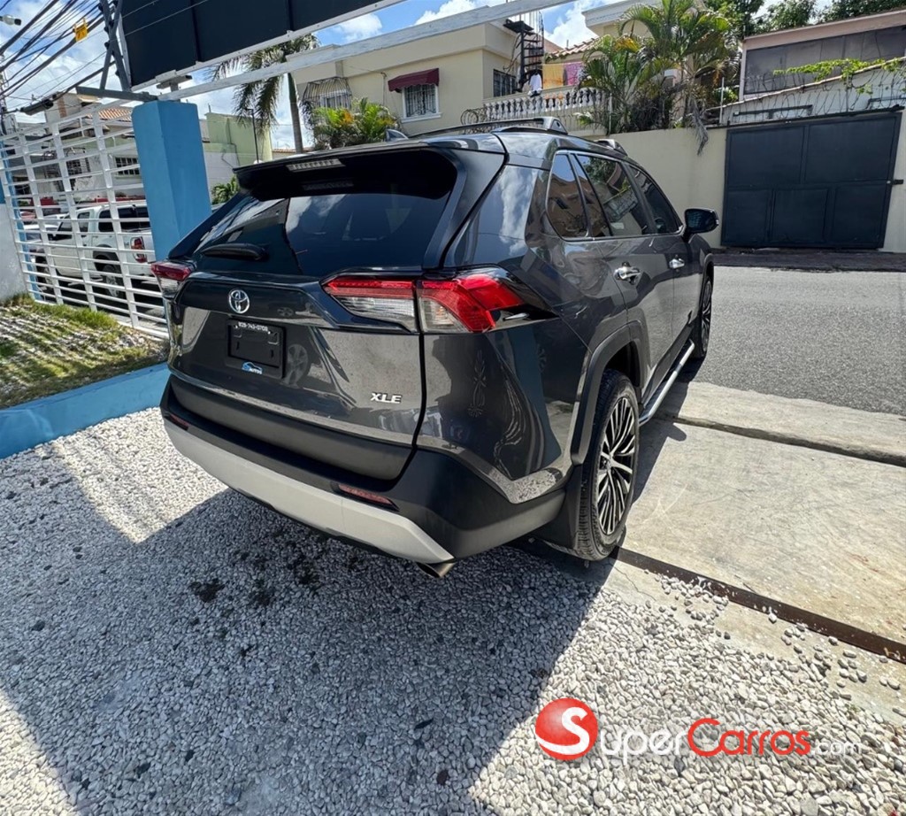 2023 Toyota RAV4 XLE Premium — foto 4 / 8