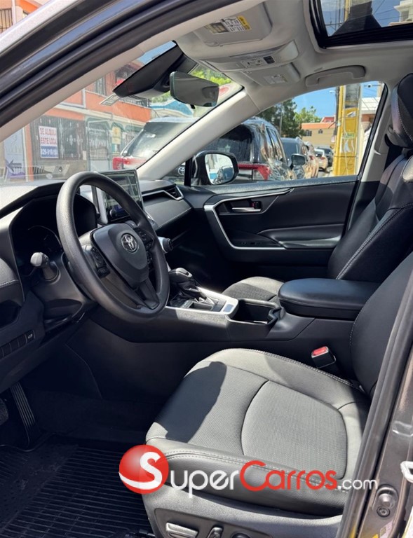 2023 Toyota RAV4 XLE Premium — foto 6 / 8