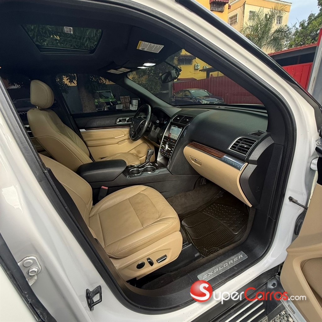 2017 Ford Explorer Limited — foto 9 / 12