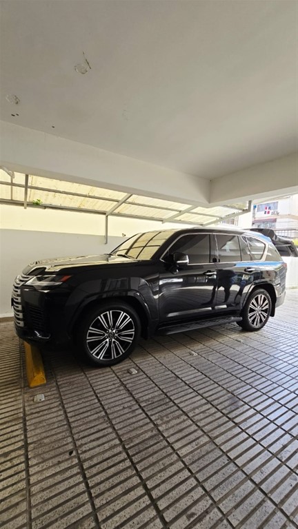 2025 Lexus LX 500d — foto 6 / 12