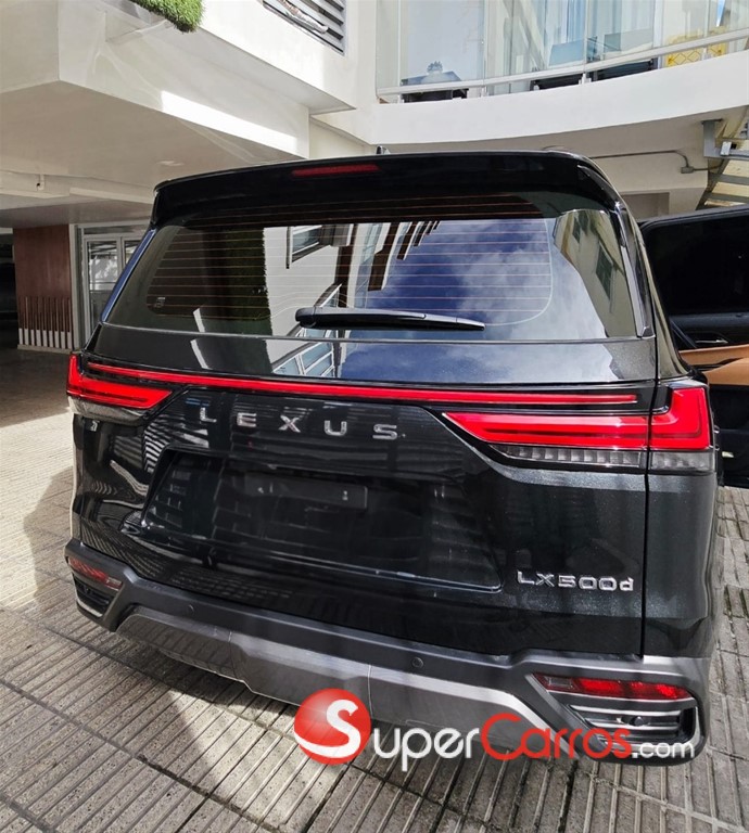 2025 Lexus LX 500d — foto 7 / 12