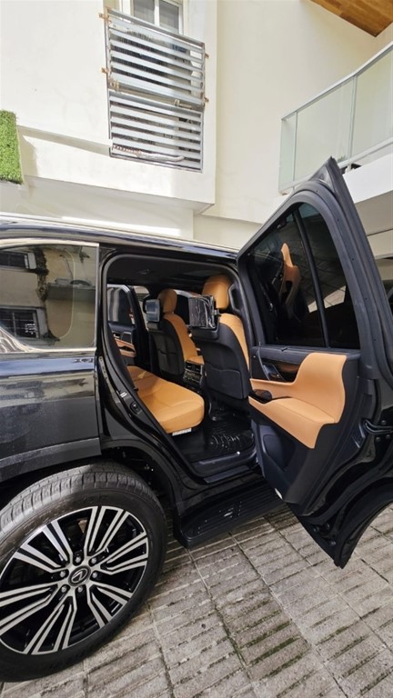 2025 Lexus LX 500d — foto 10 / 12