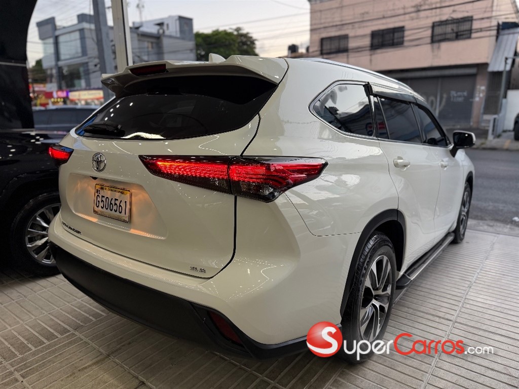 2020 Toyota Highlander XLE — foto 9 / 10