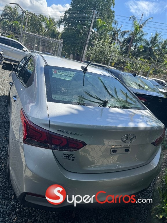 2021 Hyundai Accent Limited — foto 4 / 8