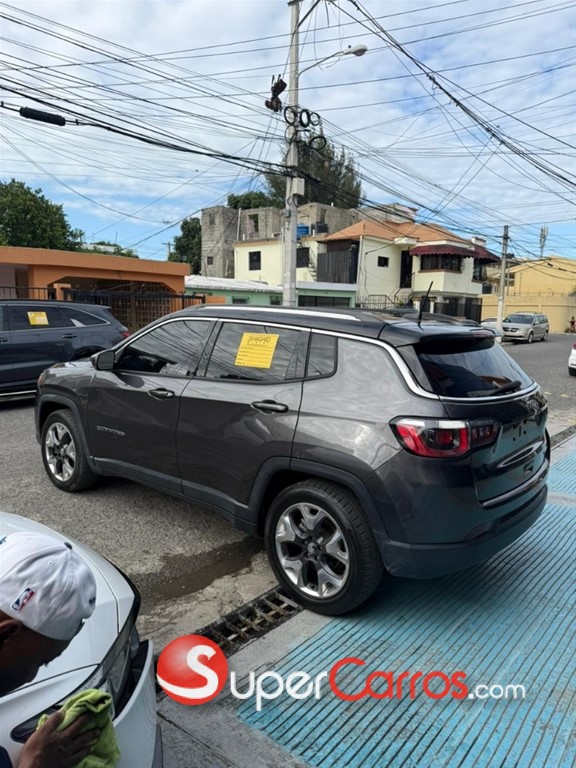 2020 Jeep Cherokee Limited — foto 3 / 10