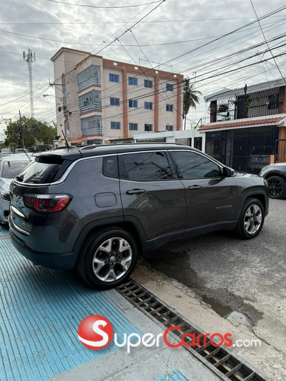2020 Jeep Cherokee Limited — foto 9 / 10