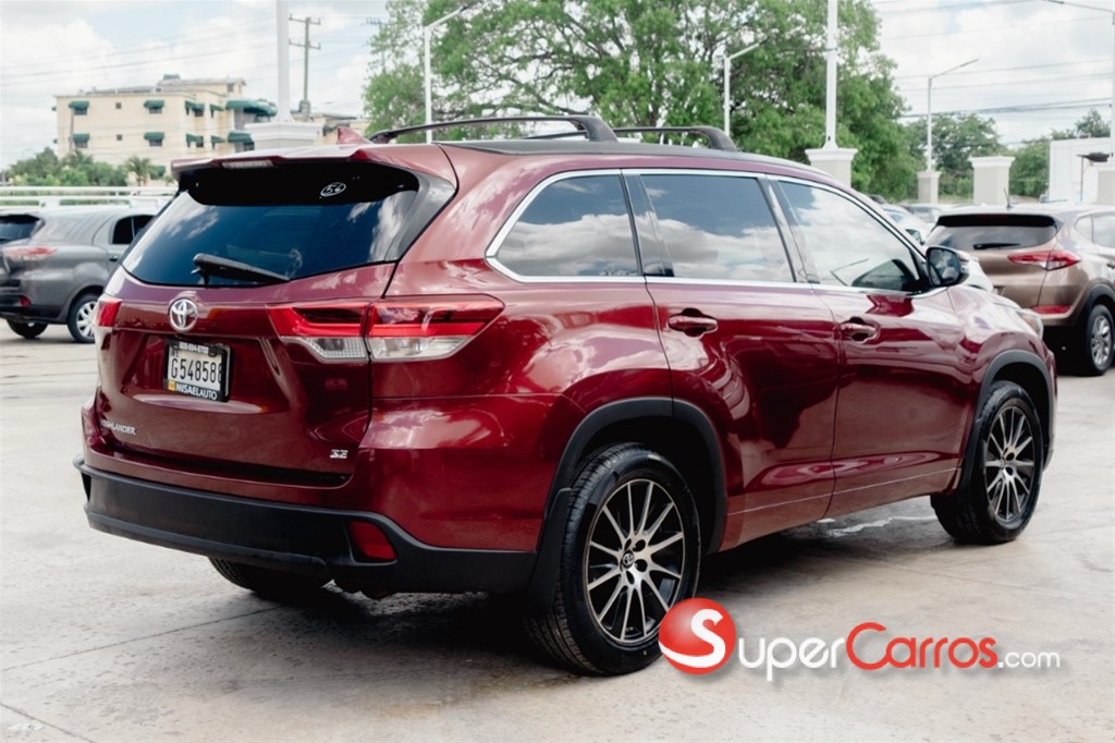 2018 Toyota Highlander SE — foto 2 / 12