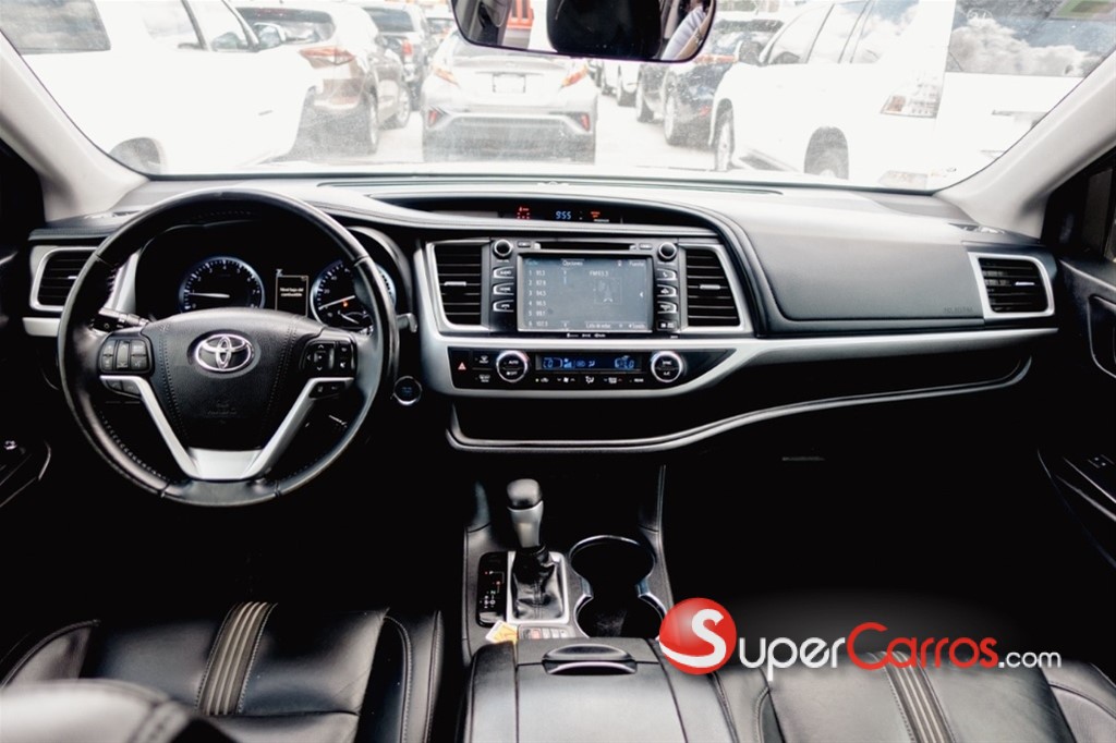 2018 Toyota Highlander SE — foto 9 / 12