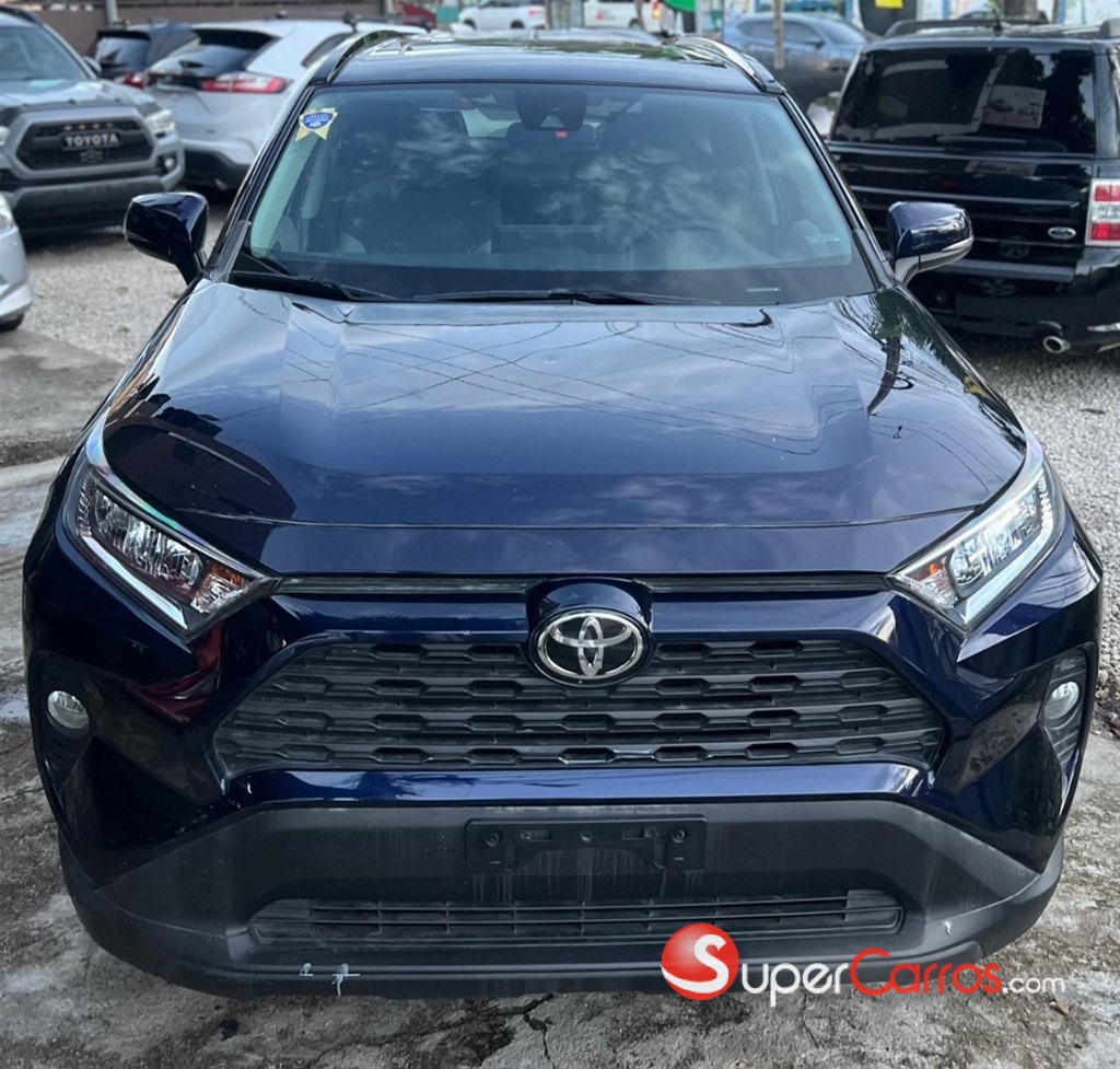 2020 Toyota RAV4 XLE — foto 3 / 9