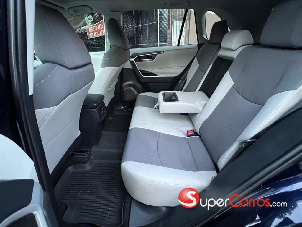 2020 Toyota RAV4 XLE — foto 8 / 9