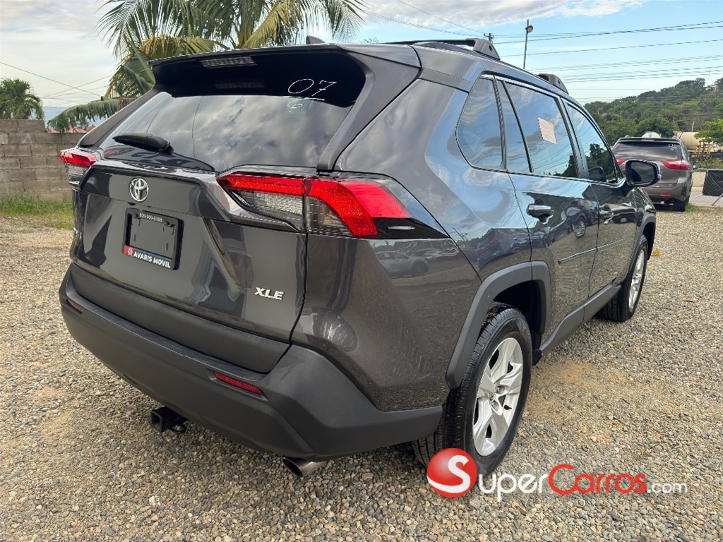 2020 Toyota RAV4 XLE — foto 4 / 8