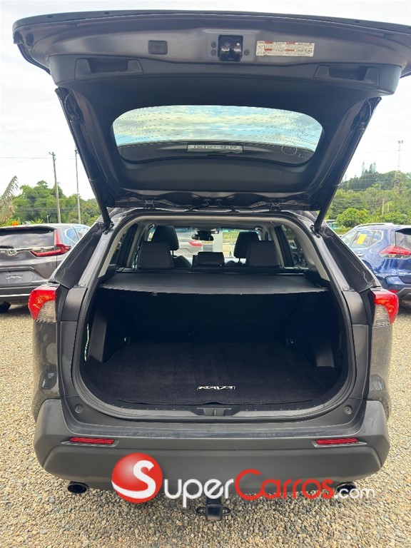 2020 Toyota RAV4 XLE — foto 5 / 8