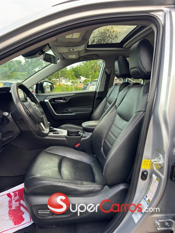2020 Toyota RAV4 XLE — foto 6 / 8