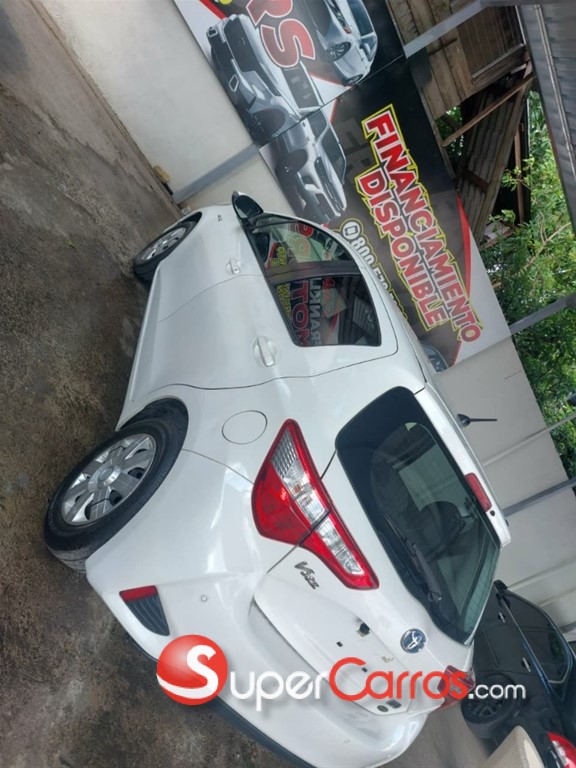 2020 Toyota VITZ — foto 3 / 7
