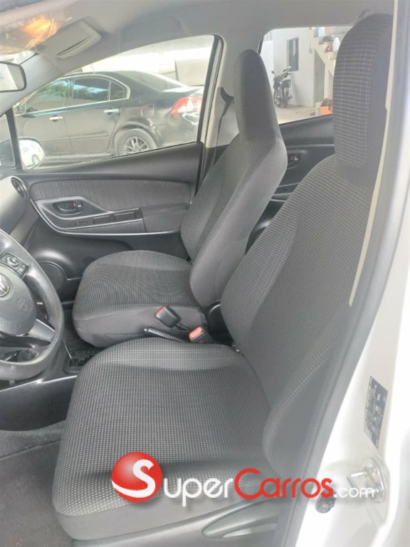 2020 Toyota VITZ — foto 6 / 7