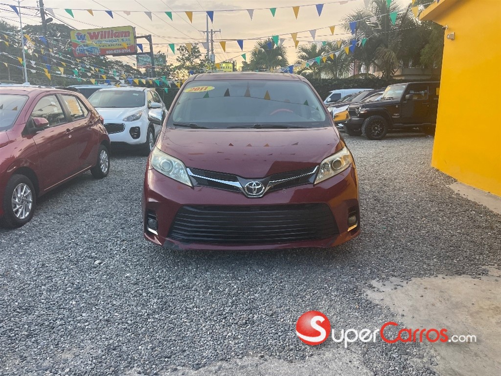 2011 Toyota Sienna XLE — foto 2 / 10