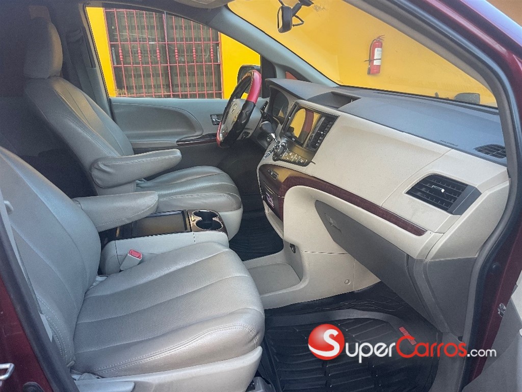 2011 Toyota Sienna XLE — foto 3 / 10