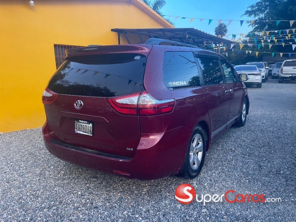 2011 Toyota Sienna XLE — foto 5 / 10