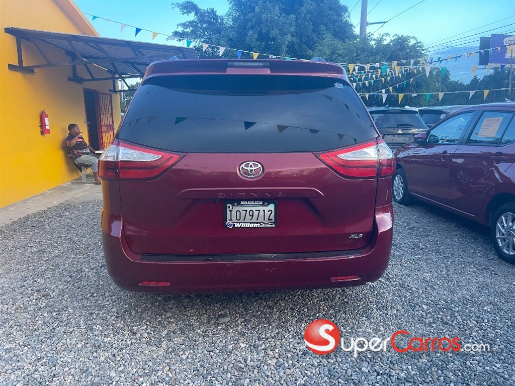 2011 Toyota Sienna XLE — foto 6 / 10