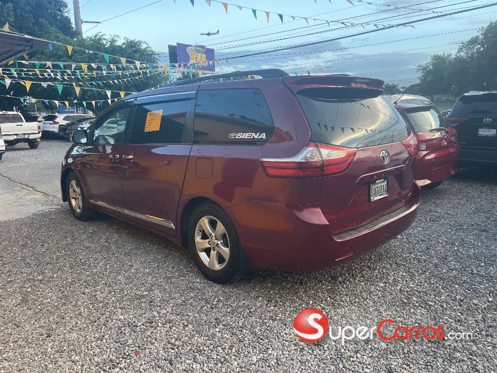 2011 Toyota Sienna XLE — foto 7 / 10
