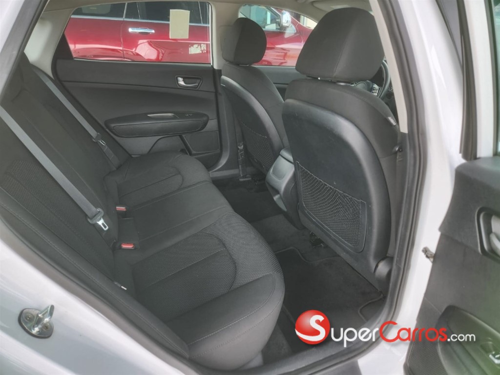 2020 Kia Optima FE — foto 2 / 12