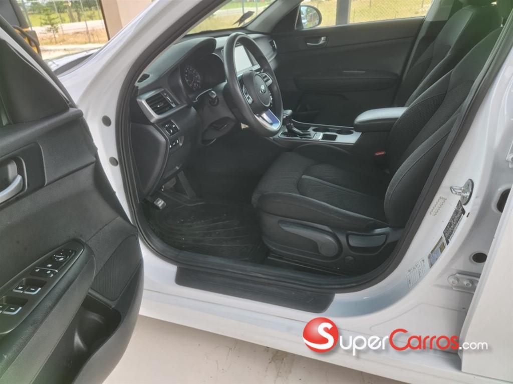2020 Kia Optima FE — foto 6 / 12