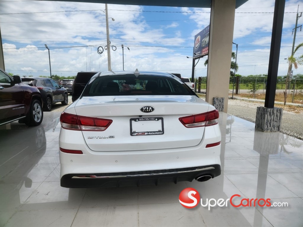 2020 Kia Optima FE — foto 8 / 12