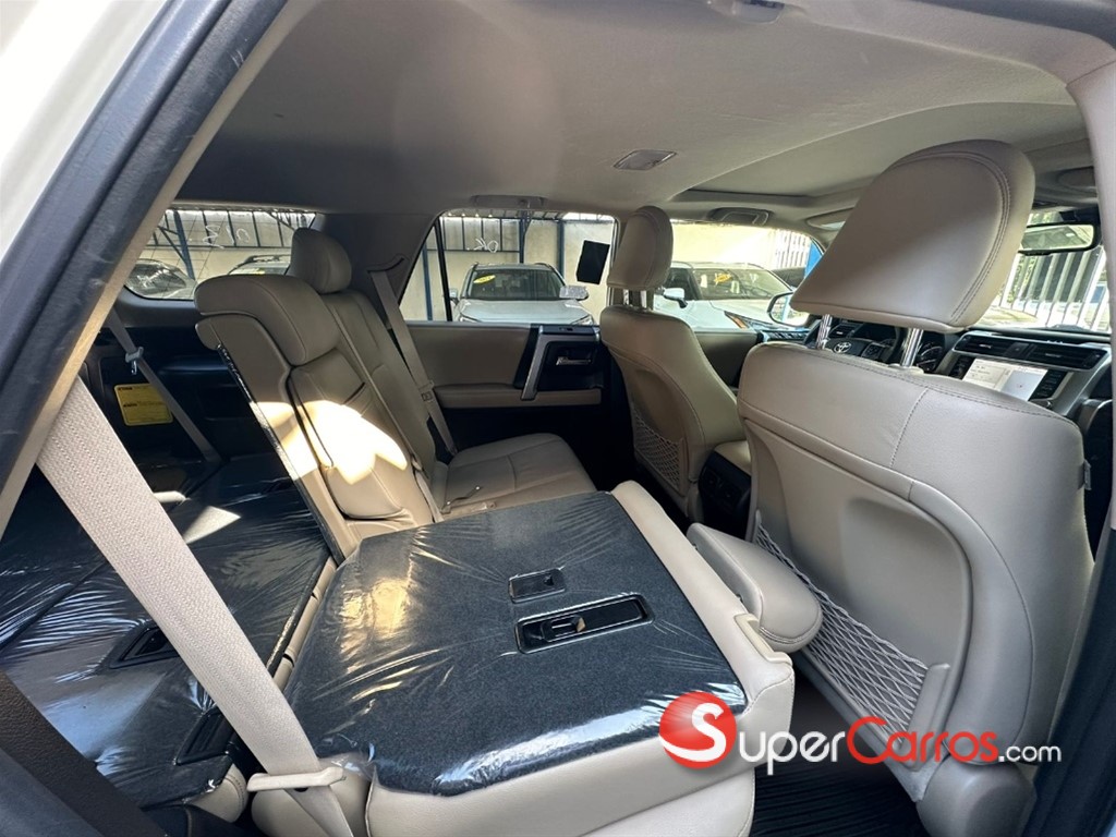 2020 Toyota 4 Runner Limited — foto 8 / 10