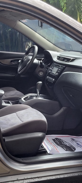 2016 Nissan Rogue — foto 8 / 10